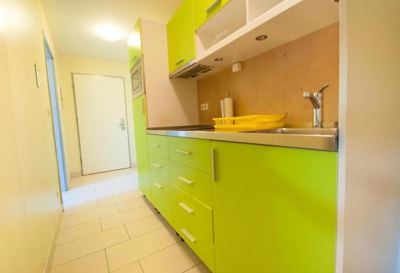 تختخواب در اتاق مشترک, Simbol Rooms With Free Private Parking