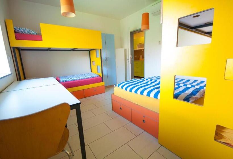 تختخواب در اتاق مشترک, Simbol Rooms With Free Private Parking