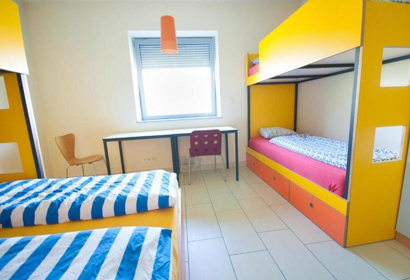 تختخواب در اتاق مشترک, Simbol Rooms With Free Private Parking