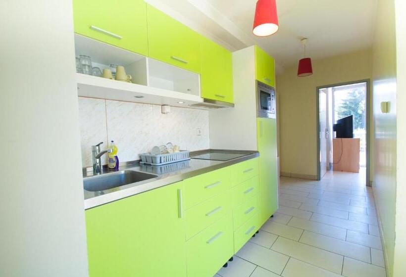 Bed in Shared Room with Shared Bathroom, Simbol Rooms With Free Private Parking