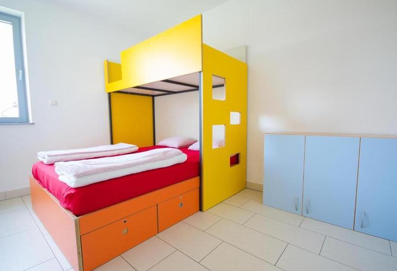 اتاق استاندارد سه تخته با سرویس بهداشتی مشترک, Simbol Rooms With Free Private Parking