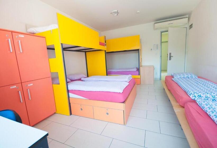 تختخواب در اتاق مشترک, Simbol Rooms With Free Private Parking