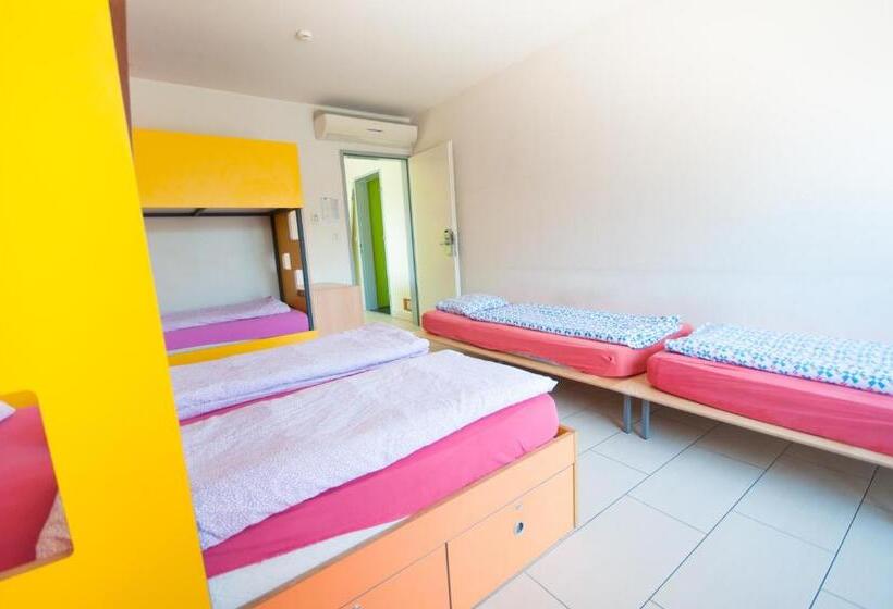 تختخواب در اتاق مشترک, Simbol Rooms With Free Private Parking