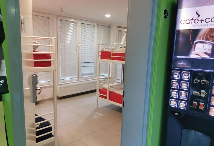 تختخواب در اتاق مشترک, Simbol Rooms With Free Private Parking