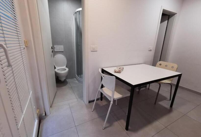 تختخواب در اتاق مشترک, Simbol Rooms With Free Private Parking