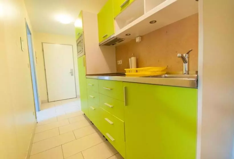 اتاق استاندارد سه تخته با سرویس بهداشتی مشترک, Simbol Rooms With Free Private Parking