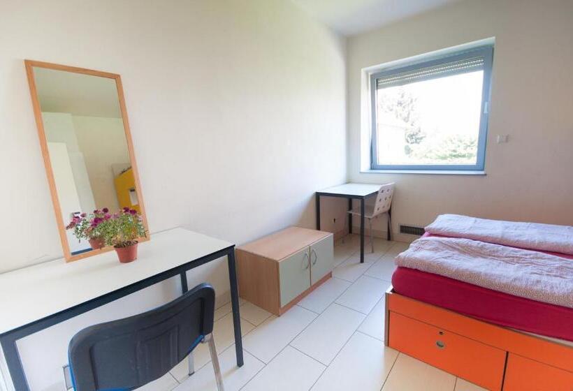 اتاق استاندارد سه تخته با سرویس بهداشتی مشترک, Simbol Rooms With Free Private Parking