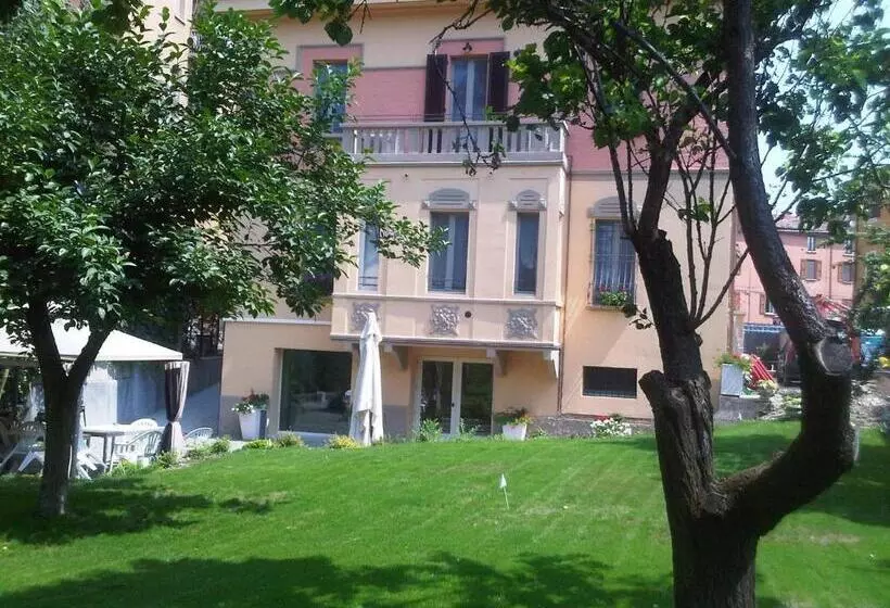 اتاق استاندارد سه نفره, Casa Munay