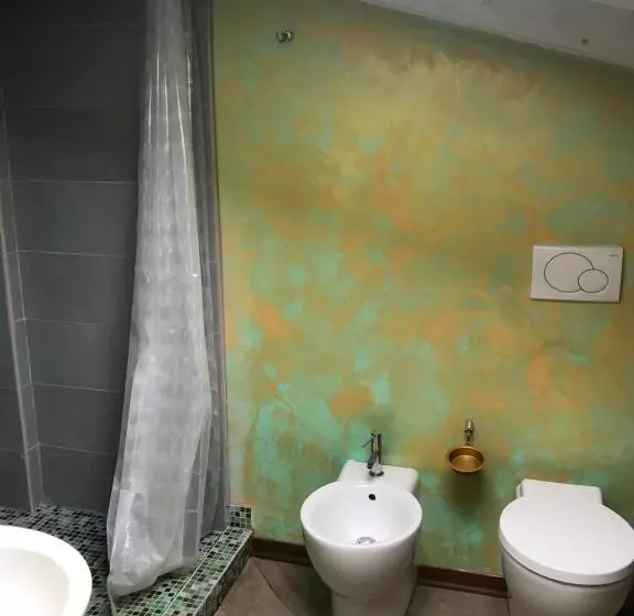 اتاق اکونومی یک تخته, Casa Munay