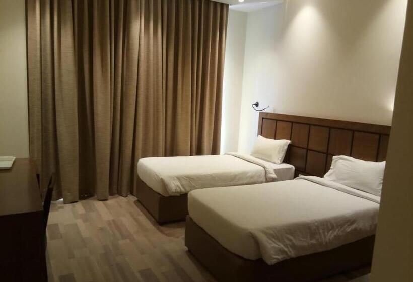 اتاق لوکس با بالکن, Uds Villa Scandinavian B&b   Next To Vfs
