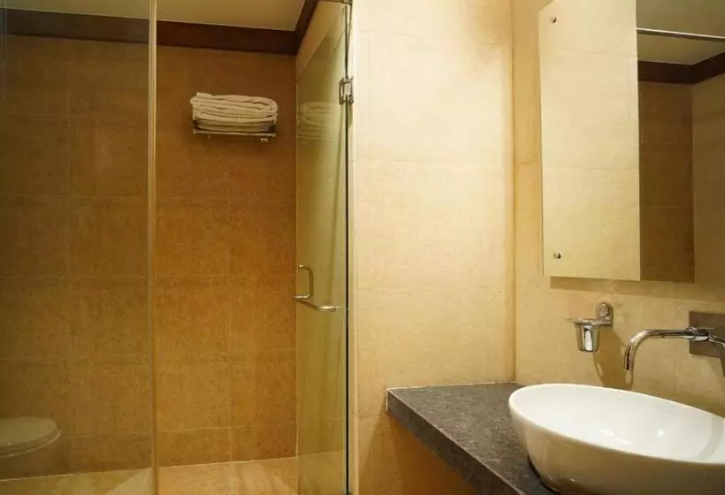 Deluxe Suite King Bed, Uds Villa Scandinavian B&b Next To Vfs