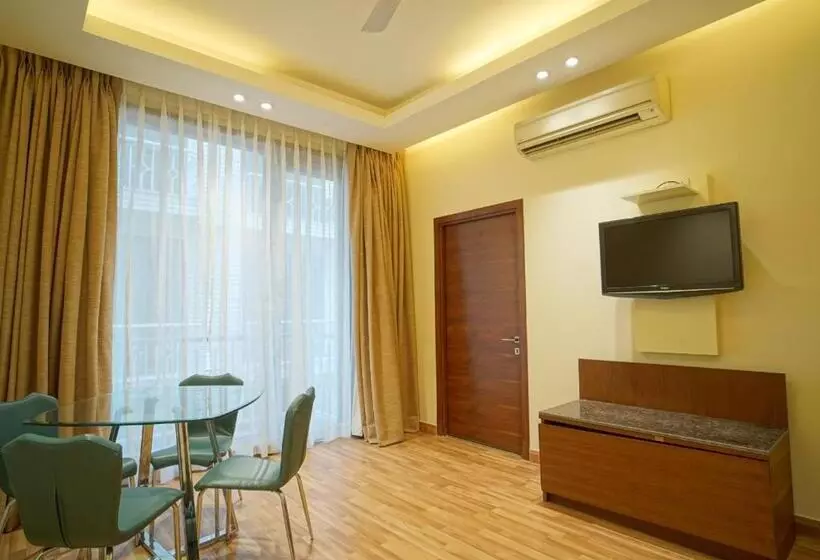 Deluxe Suite King Bed, Uds Villa Scandinavian B&b Next To Vfs