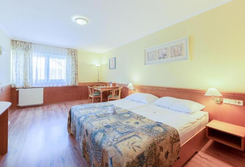 Апартаменты 1 Спальня, Holiday Club Apartman