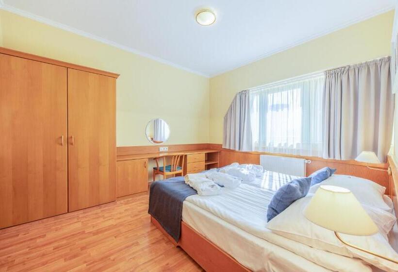 Апартаменты Комфорт 1 Спальня, Holiday Club Apartman