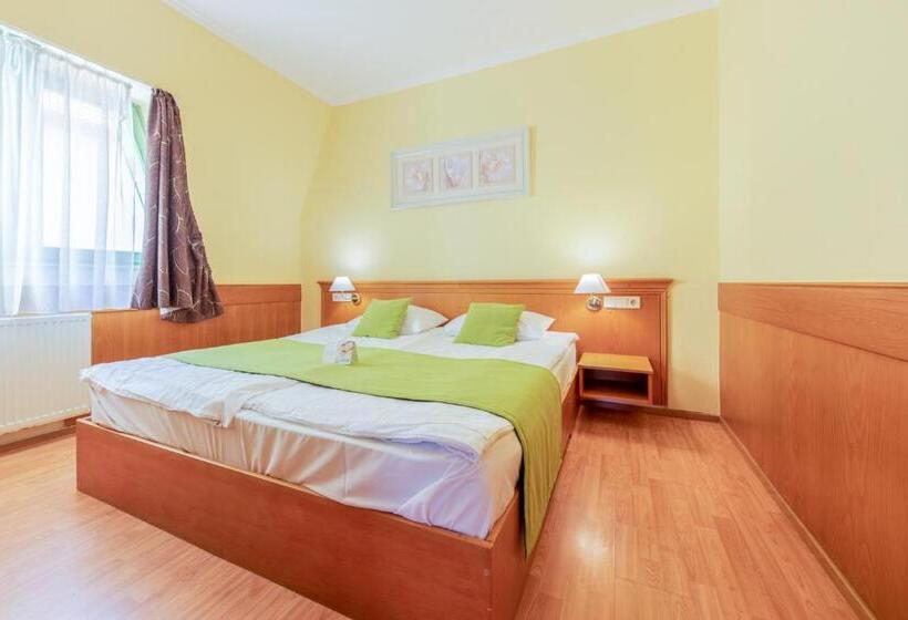 Апартаменты Комфорт 1 Спальня, Holiday Club Apartman