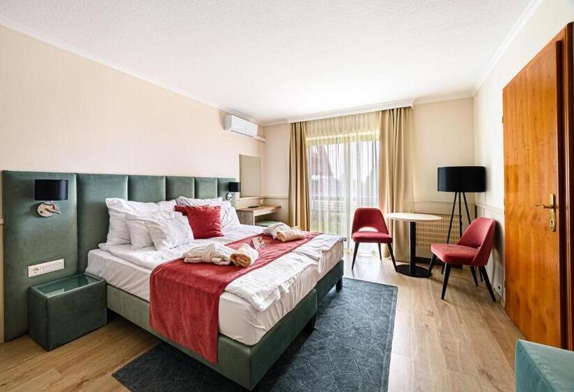 Апартаменты Deluxe 1 Спальня, Holiday Club Apartman