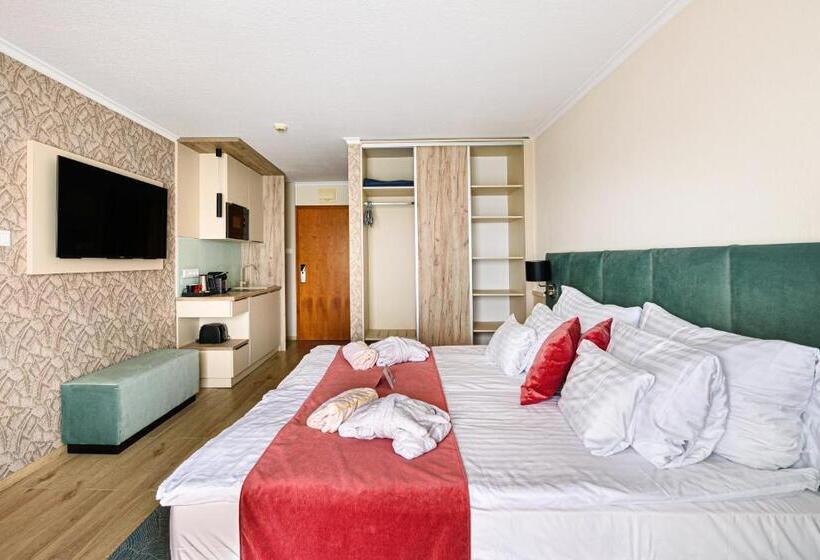 Апартаменты Deluxe 1 Спальня, Holiday Club Apartman