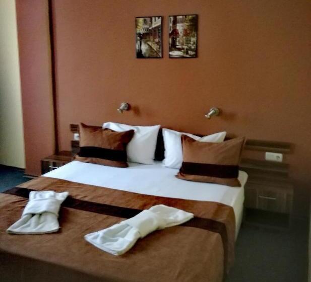 جناح جونيور, Mizia