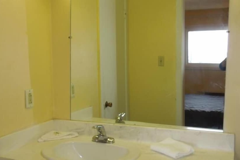 带2个双人床的标准工作室, Red Carpet Inn Allentown Hausman Road