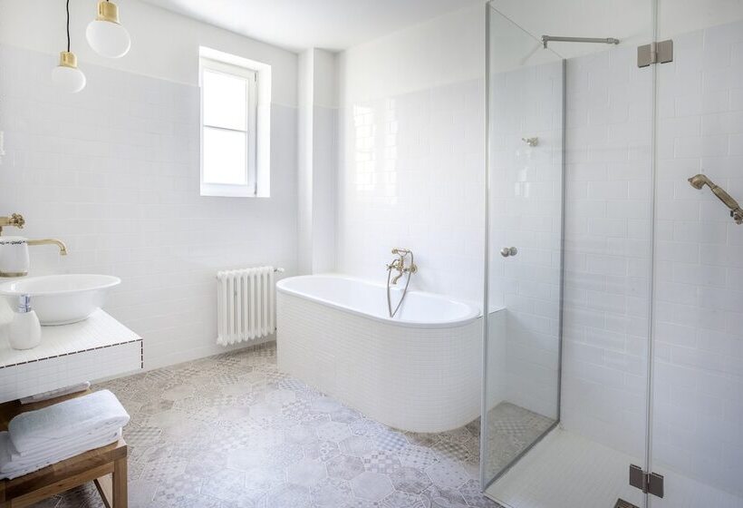 Quarto Superior, At The Golden Scissors