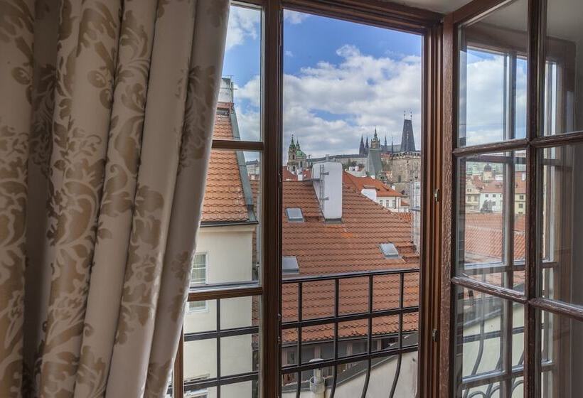 Quarto Estandar com Vistas, At The Golden Scissors