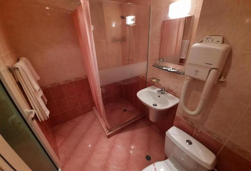 חדר סטנדרט לשלושה עם מרפסת, Veris