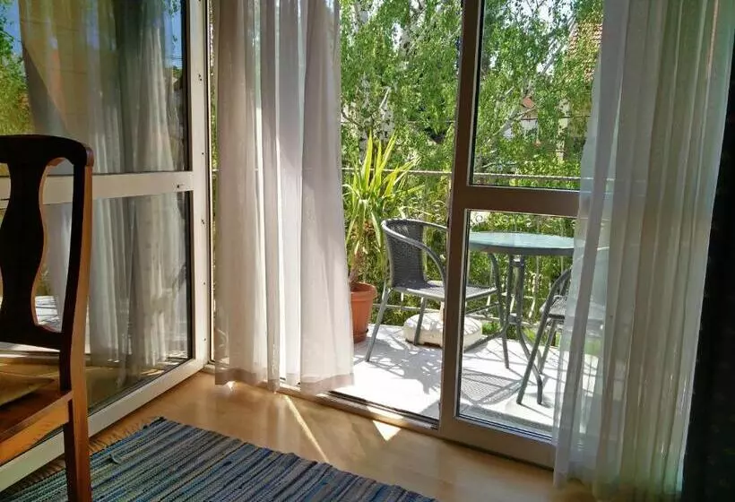 اتاق استاندارد سه نفره, Villa Grazia