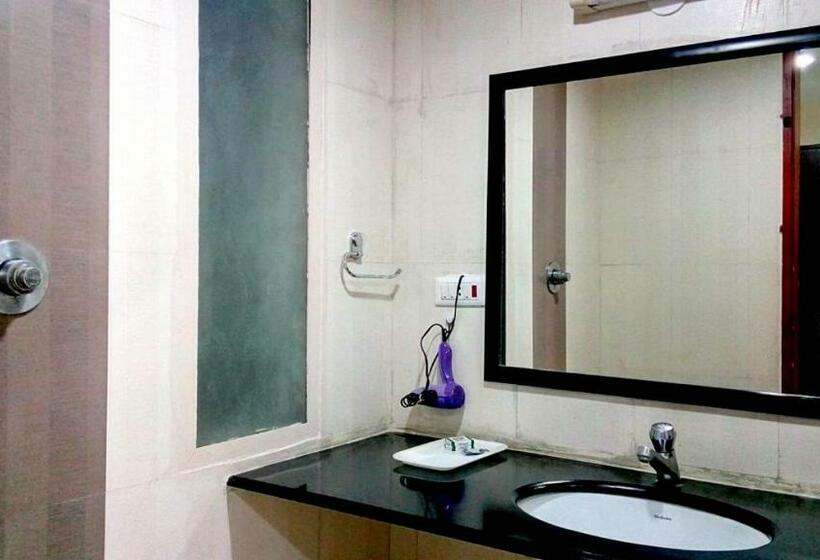 غرفة ديلوكس, The Townhall