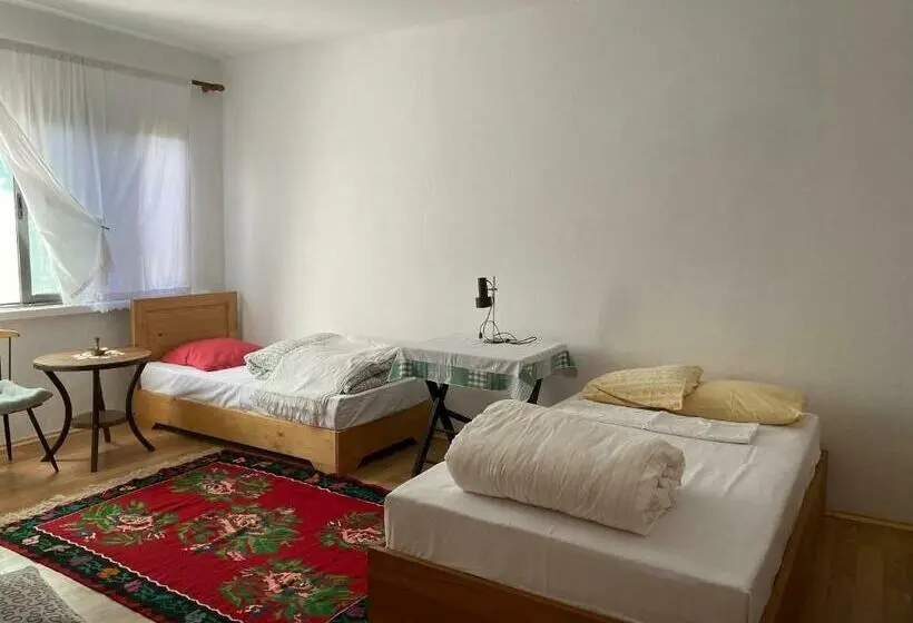 Pokój Standard Trzyosobowy, Rupa Guest House Camping Shkoder