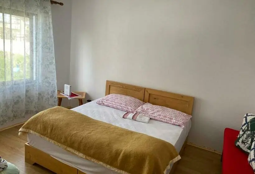Łóżko we Wspólnym Pokoju, Rupa Guest House Camping Shkoder