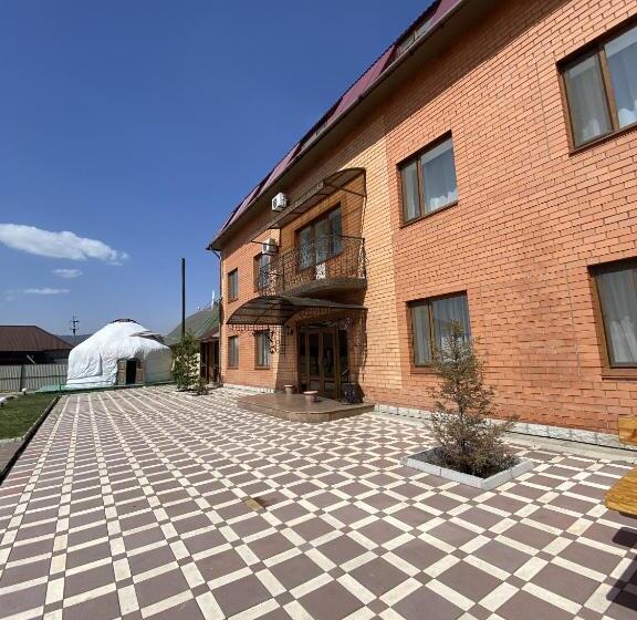 اتاق استاندارد چهار تخته, Al Baraka