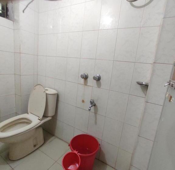 اتاق استاندارد سه نفره, The Sylhet International