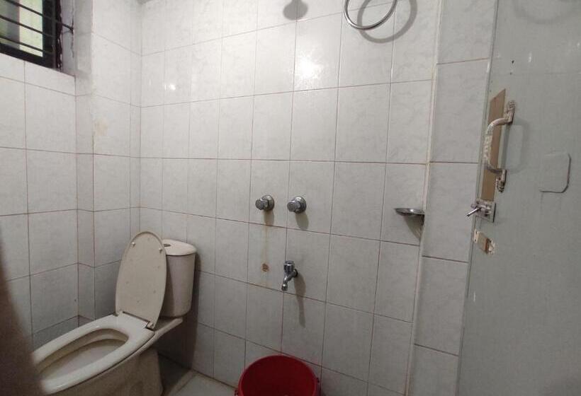 اتاق خانوادگی, The Sylhet International