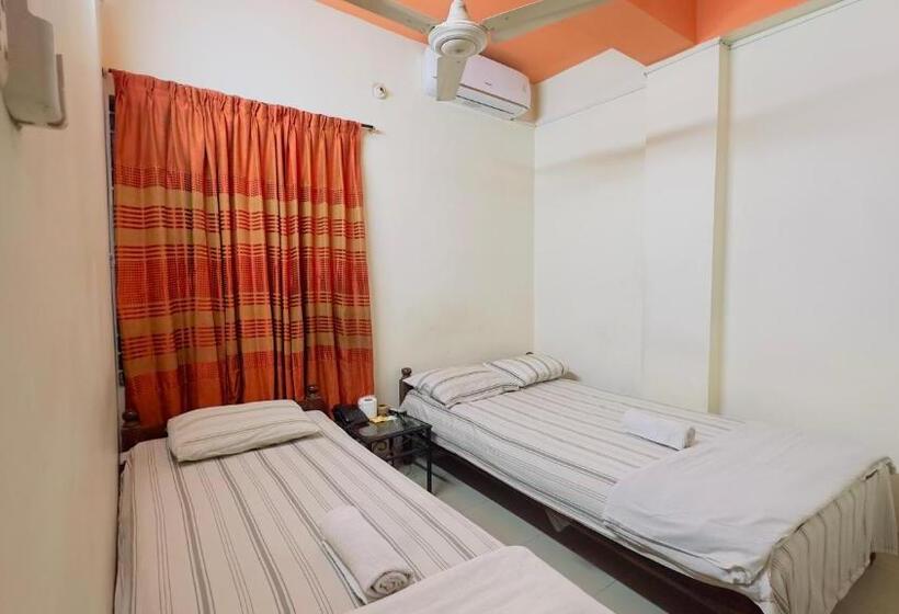 اتاق استاندارد سه نفره, The Sylhet International