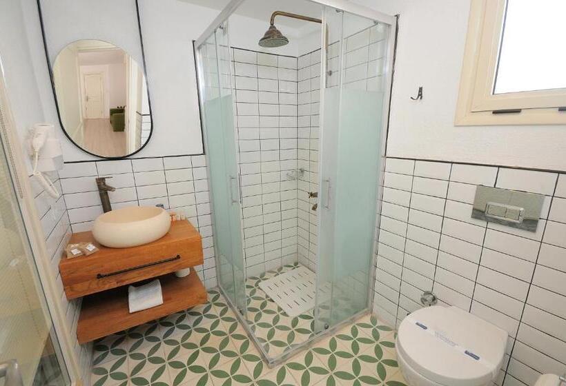 اتاق خانوادگی, Gi̇ri̇tli̇m Buti̇k Otel
