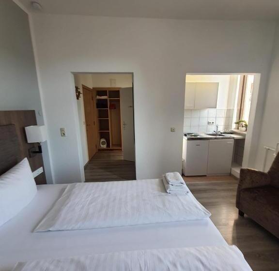 Номер Стандарт, Knöpel