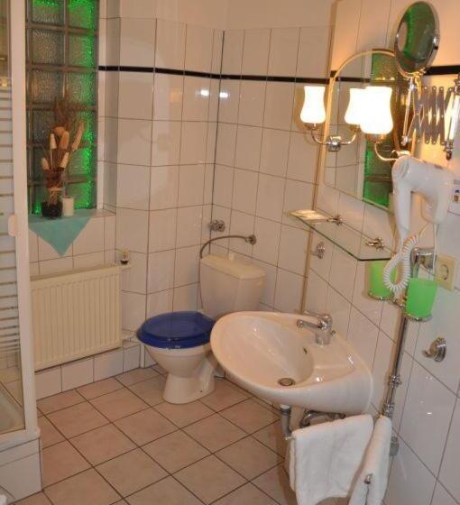 Habitación Estàndard Individual, Café Kampe