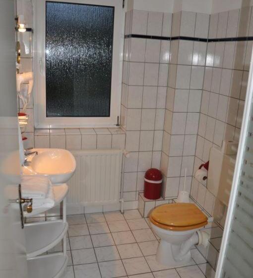 Habitació Triple Estàndard, Café Kampe