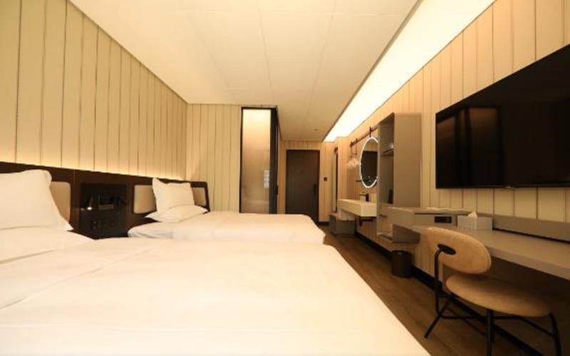 Superior Oda, Hanting  Shanghai Babaiban Pudian Road Metro Station