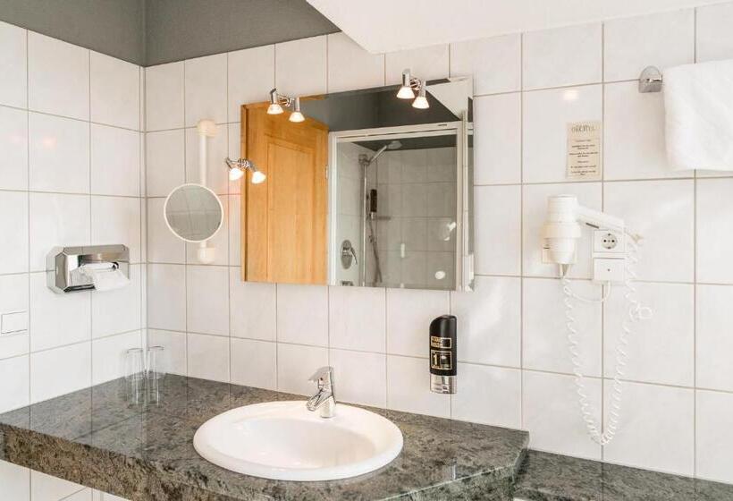 标准三人间, Okotel Hamburg