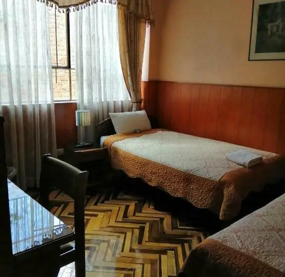 اتاق استاندارد با سرویس بهداشتی مشترک, Huaytusive Inn