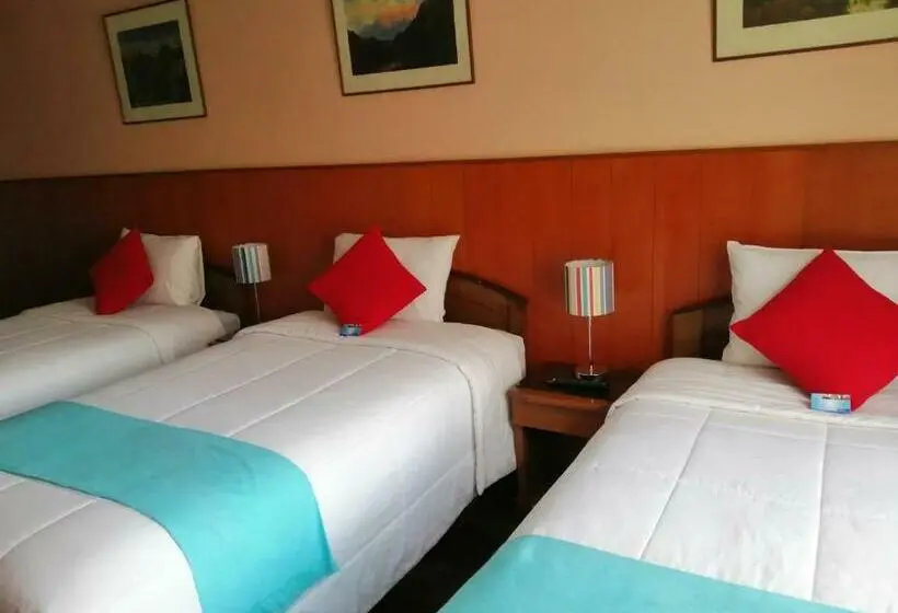اتاق استاندارد سه نفره, Huaytusive Inn