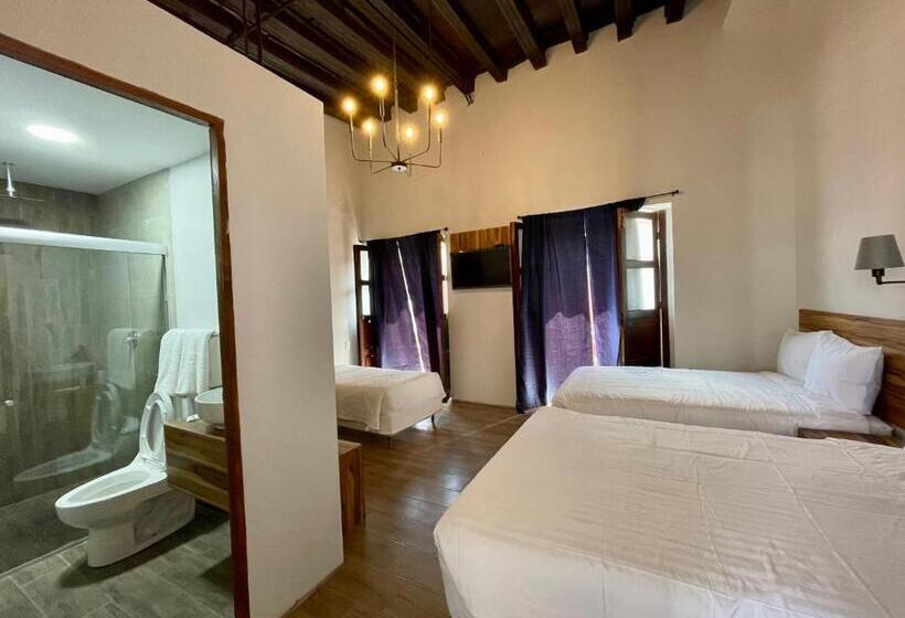 חדר משפחתי, Palacio De Las Rosas