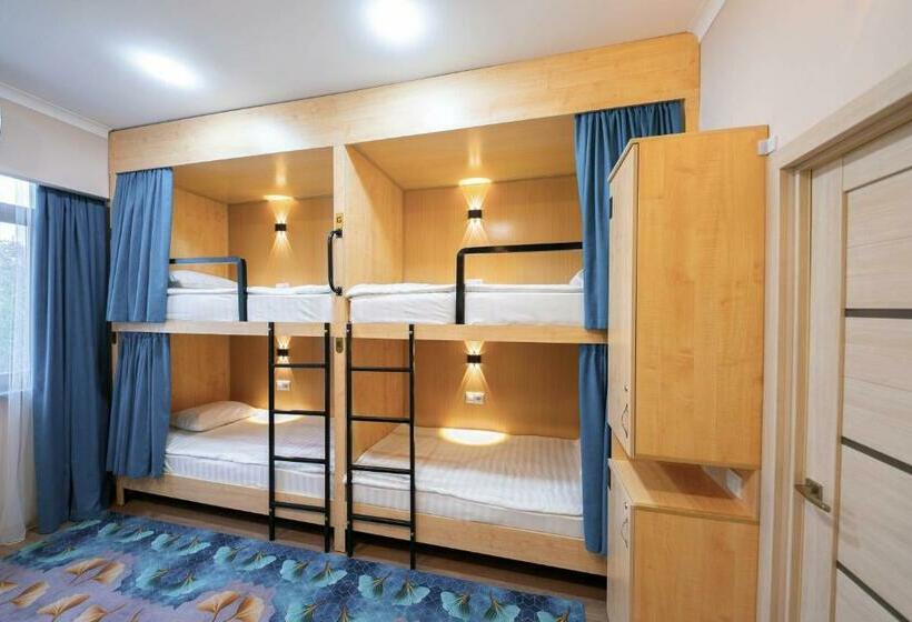 تختخواب در اتاق مشترک, Kaganat Hostel