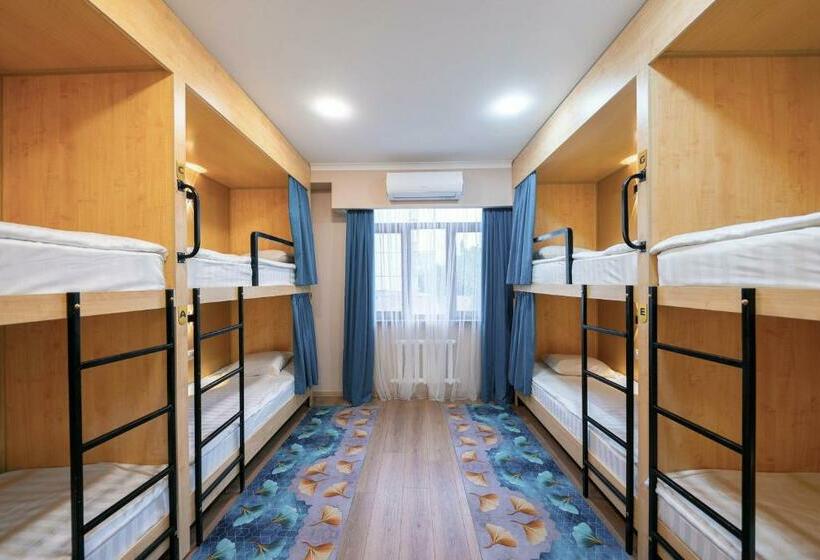 تختخواب در اتاق مشترک, Kaganat Hostel