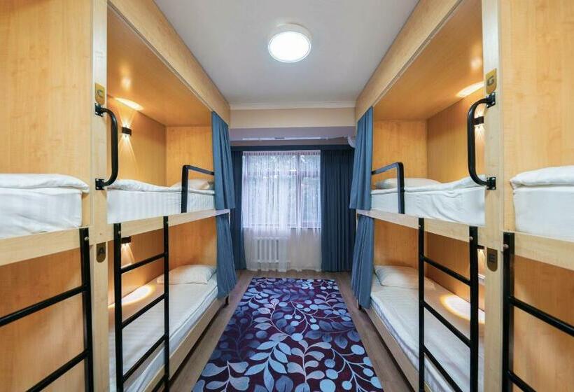 تختخواب در اتاق مشترک, Kaganat Hostel