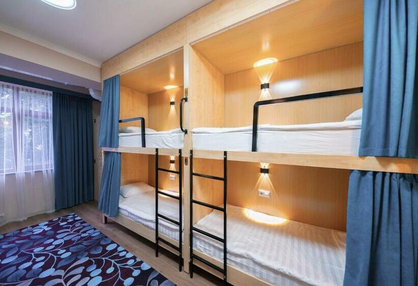 تختخواب در اتاق مشترک, Kaganat Hostel