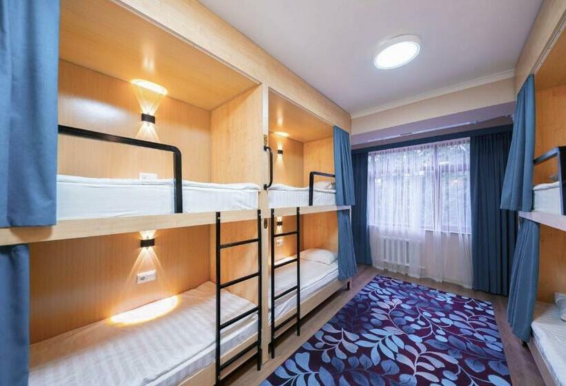 تختخواب در اتاق مشترک, Kaganat Hostel