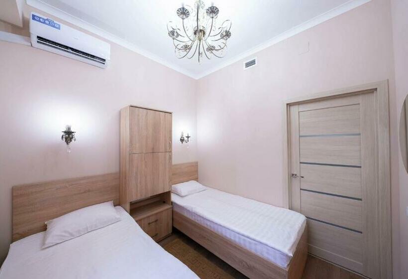 اتاق استاندارد با چشم‌انداز شهر, Kaganat Hostel