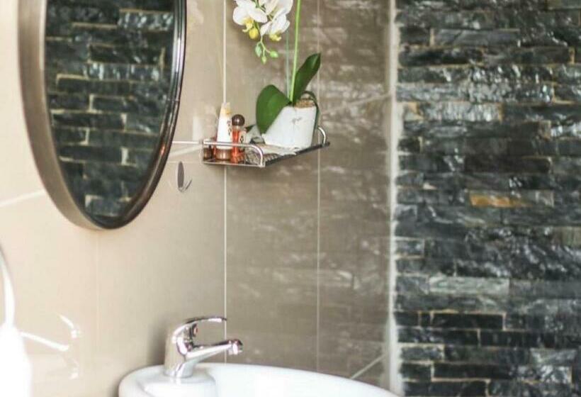 جناح ديلوكس, The Bubble Valley Clarens